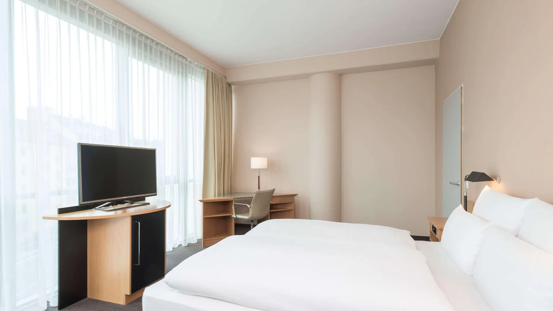 NH Düsseldorf City 4*,
